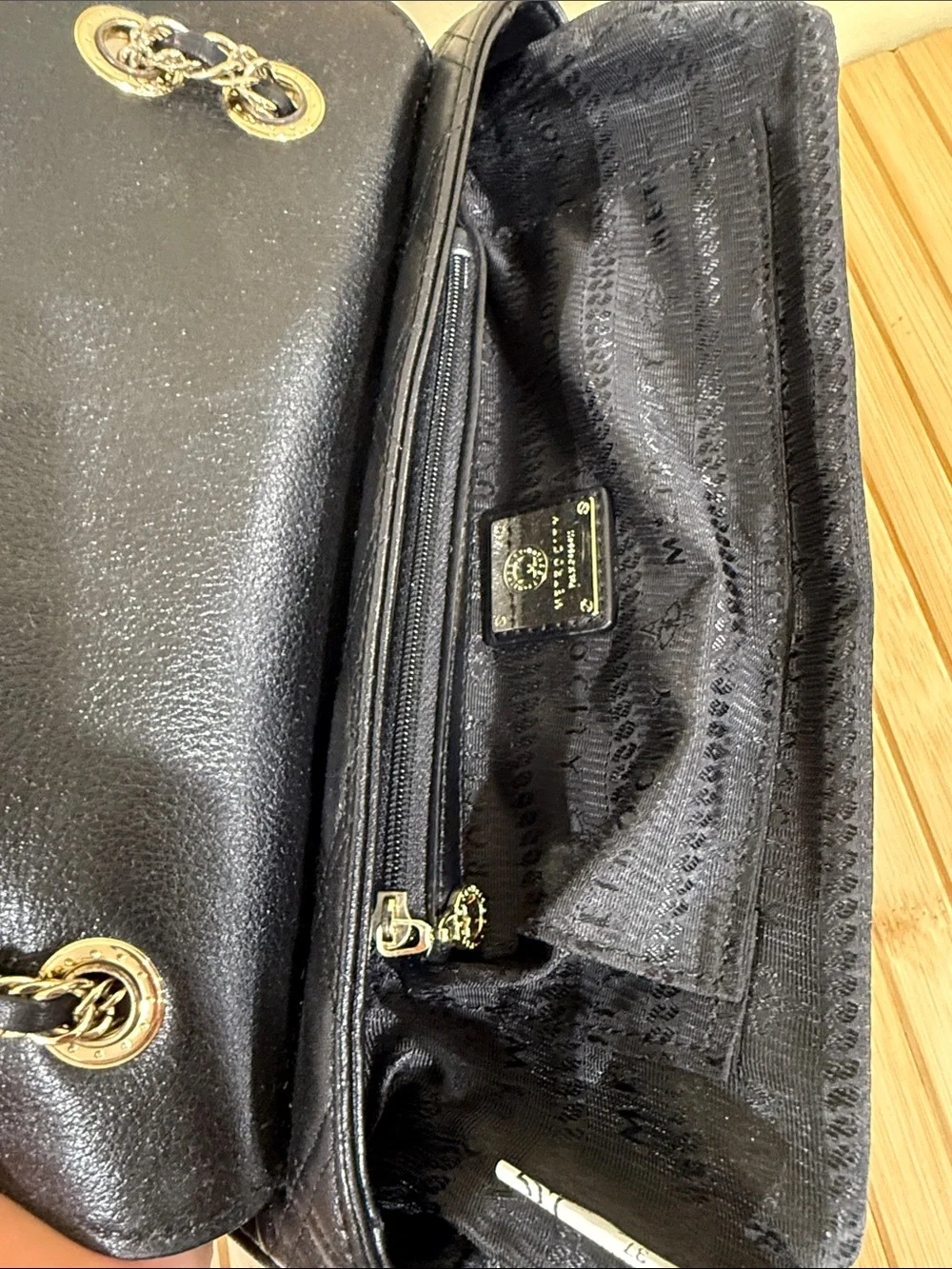 MetroCity Black Quilted Crossbody Bag MetroCity shoulder bag Signature Lock